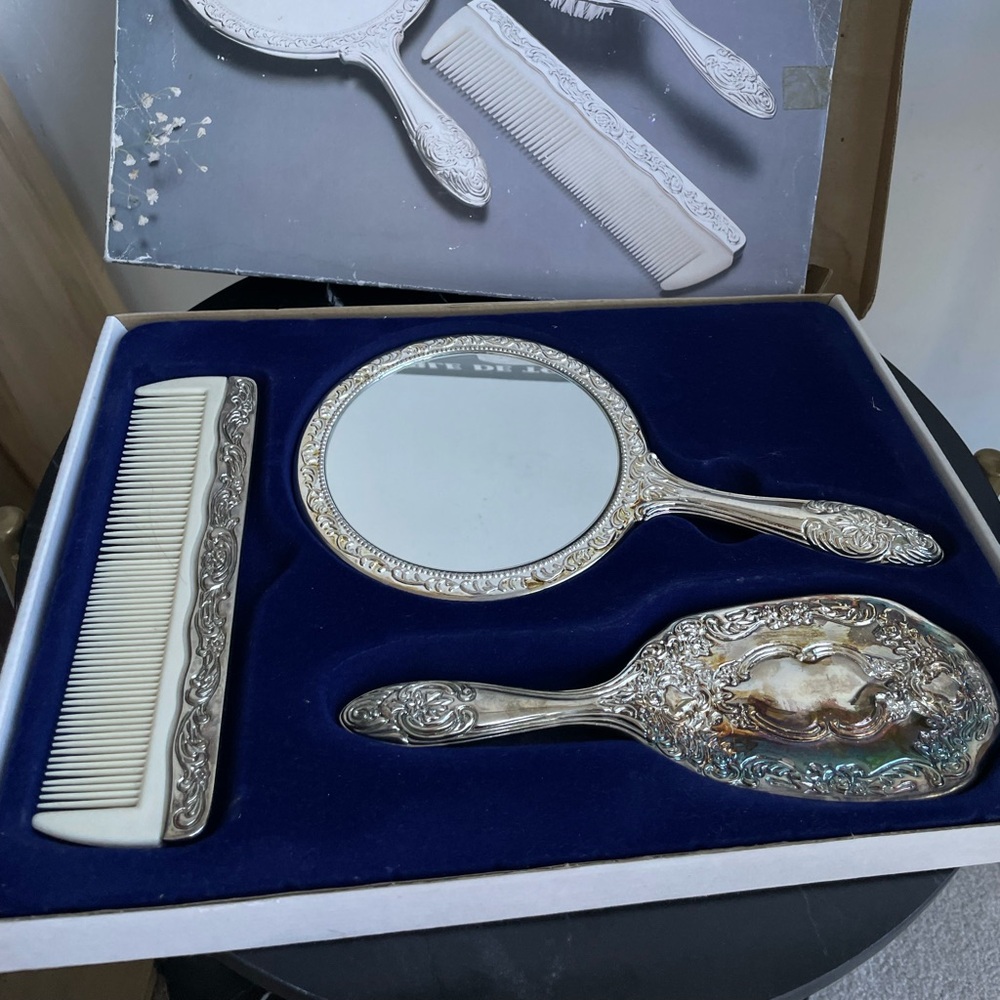 Vintage mirror and come set